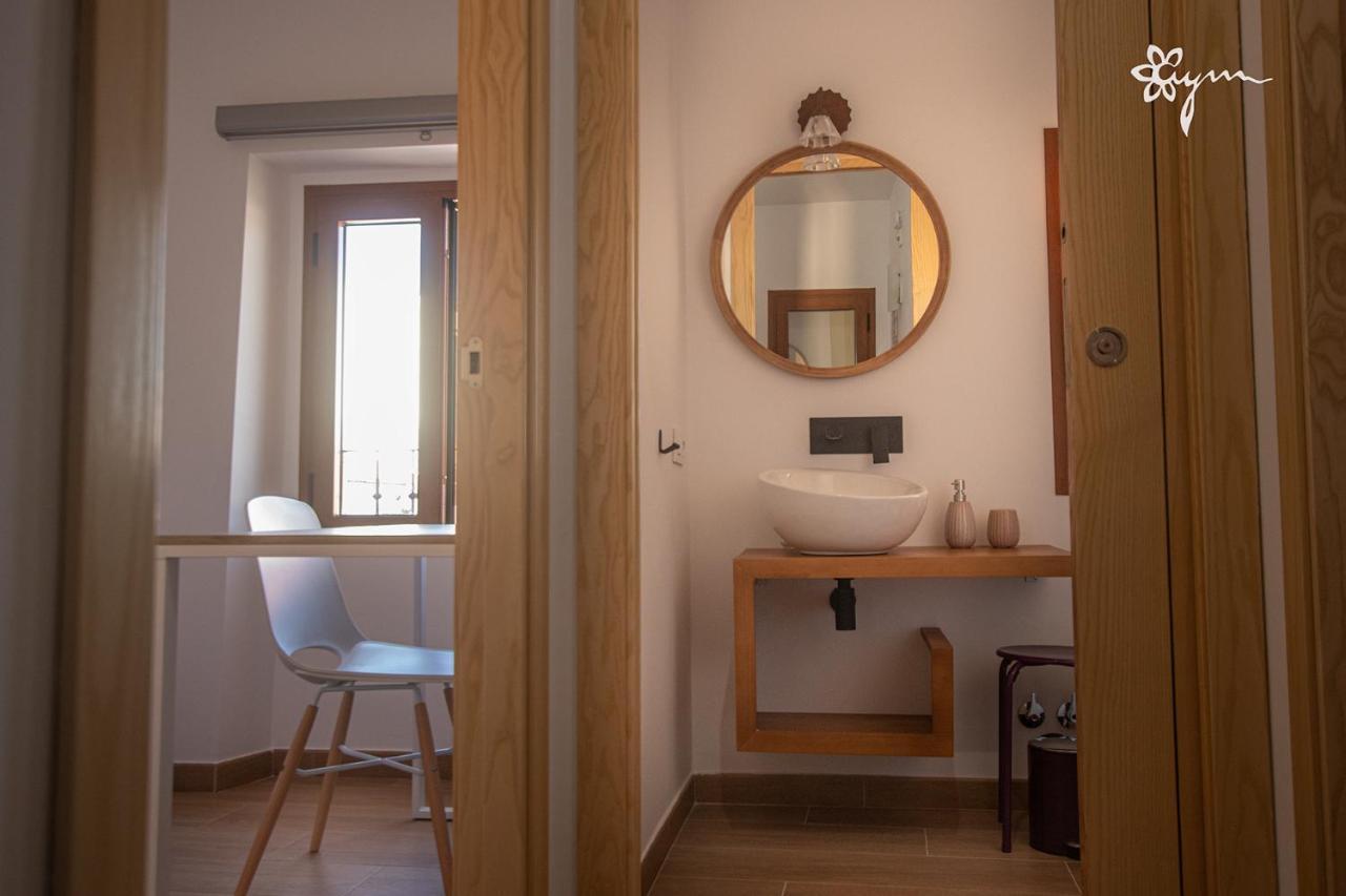 Apartamentos Turisticos Abrilymarzo Caceres Luaran gambar