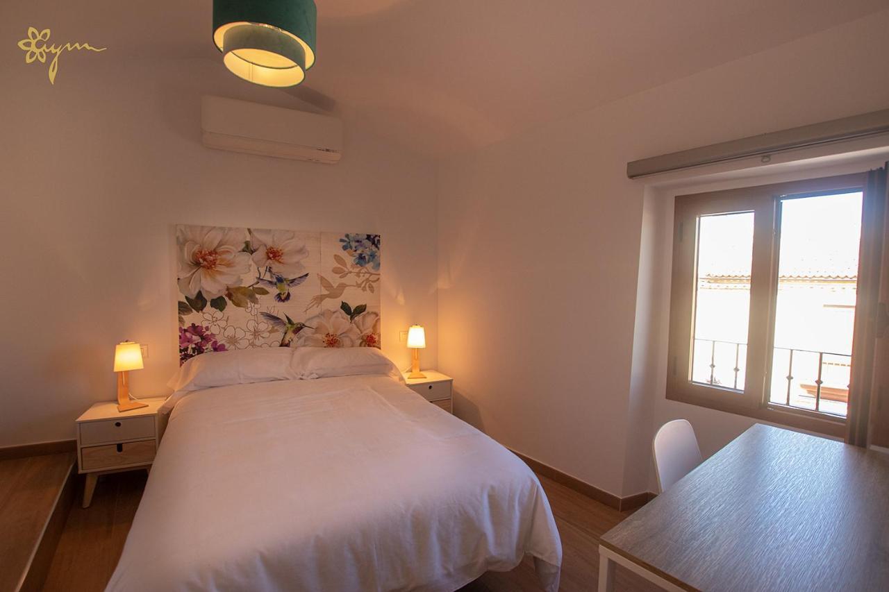 Apartamentos Turisticos Abrilymarzo Caceres Luaran gambar