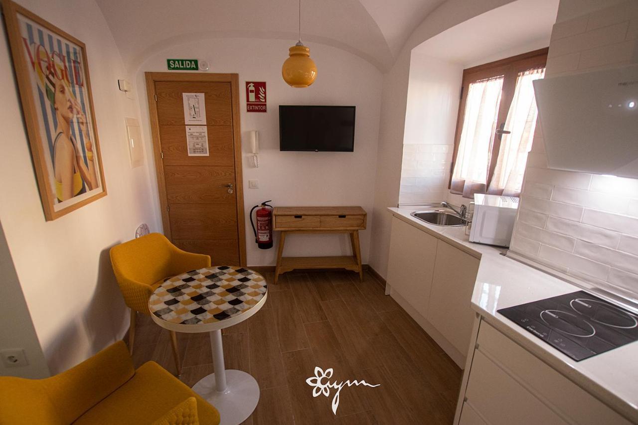 Apartamentos Turisticos Abrilymarzo Caceres Luaran gambar