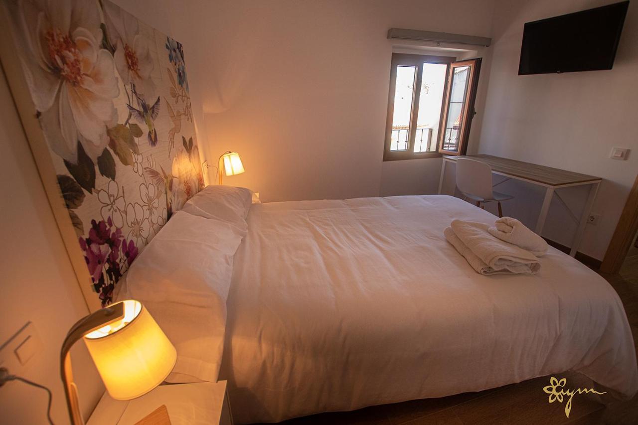 Apartamentos Turisticos Abrilymarzo Caceres Luaran gambar
