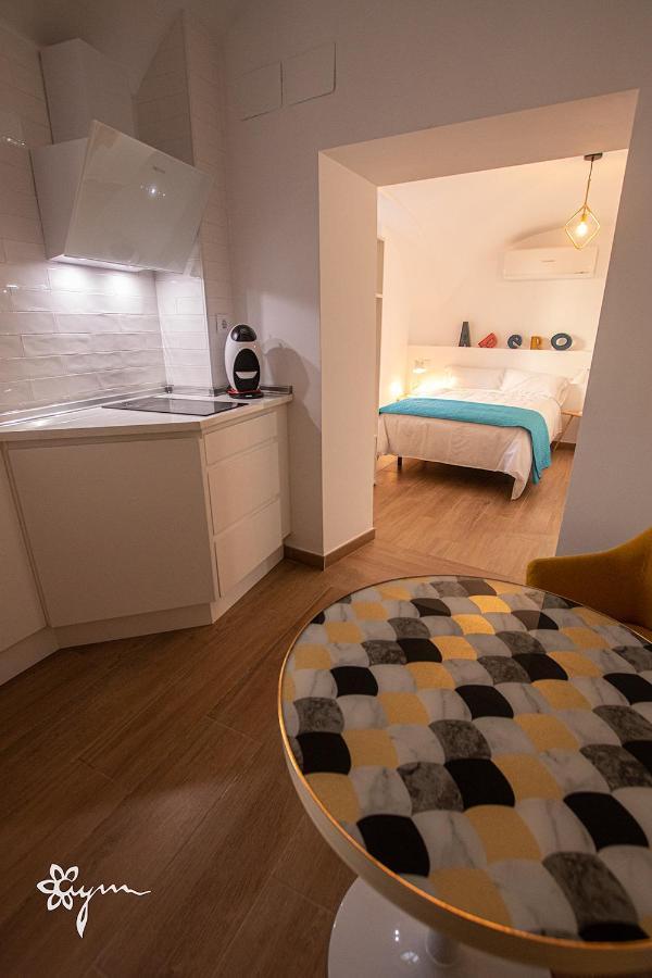 Apartamentos Turisticos Abrilymarzo Caceres Luaran gambar