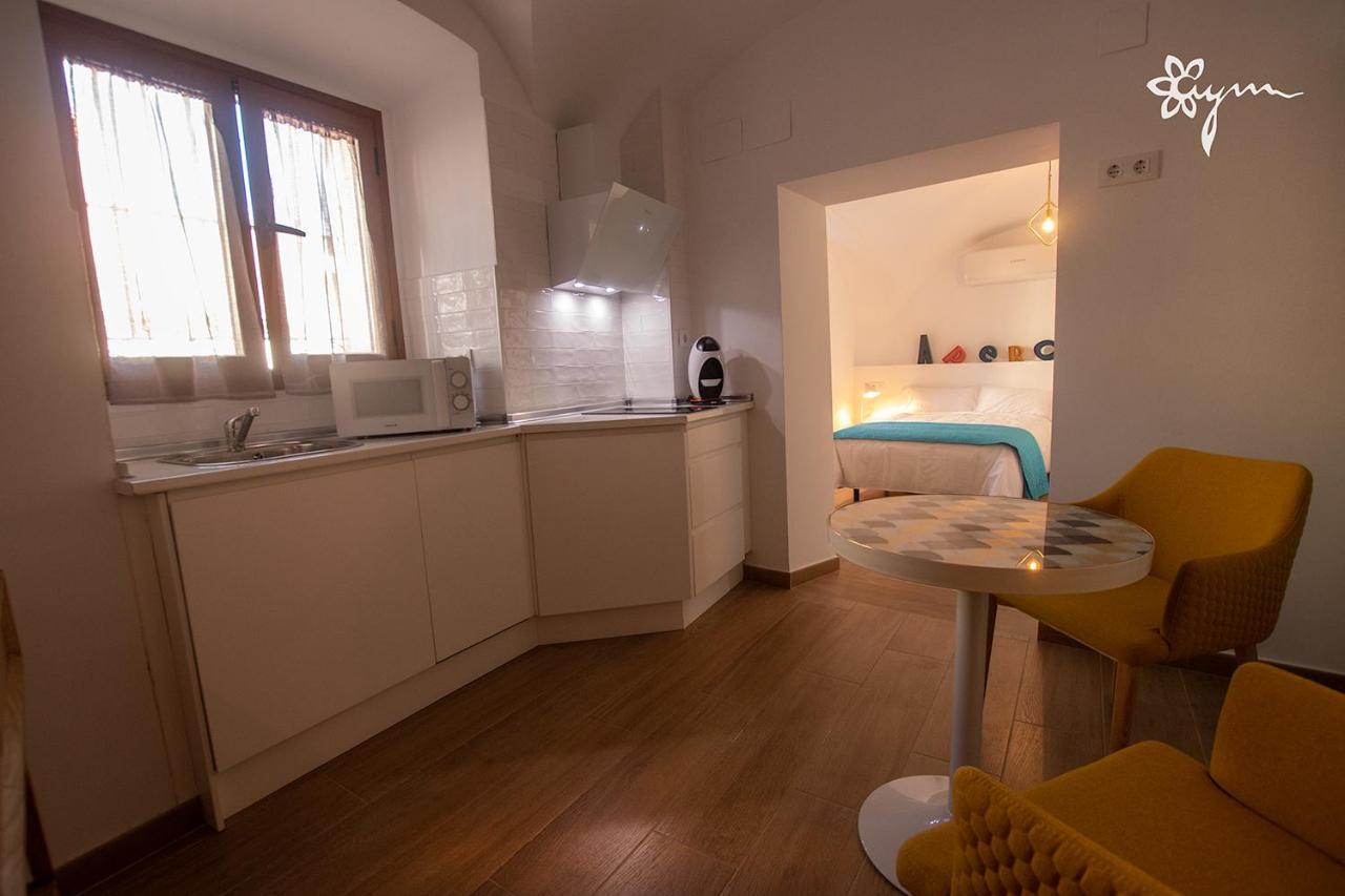 Apartamentos Turisticos Abrilymarzo Caceres Luaran gambar