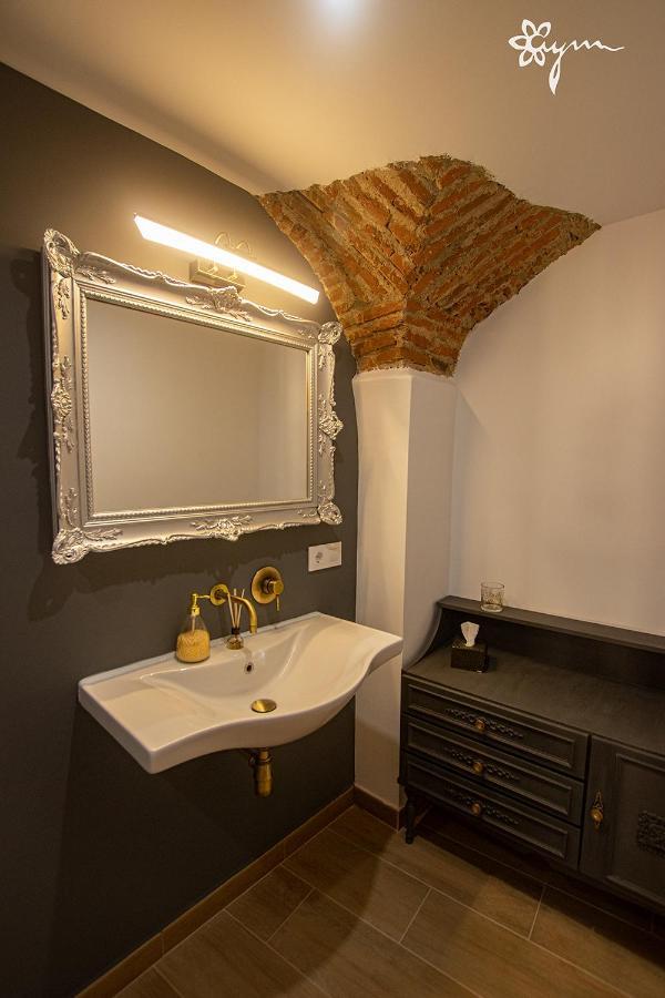 Apartamentos Turisticos Abrilymarzo Caceres Luaran gambar