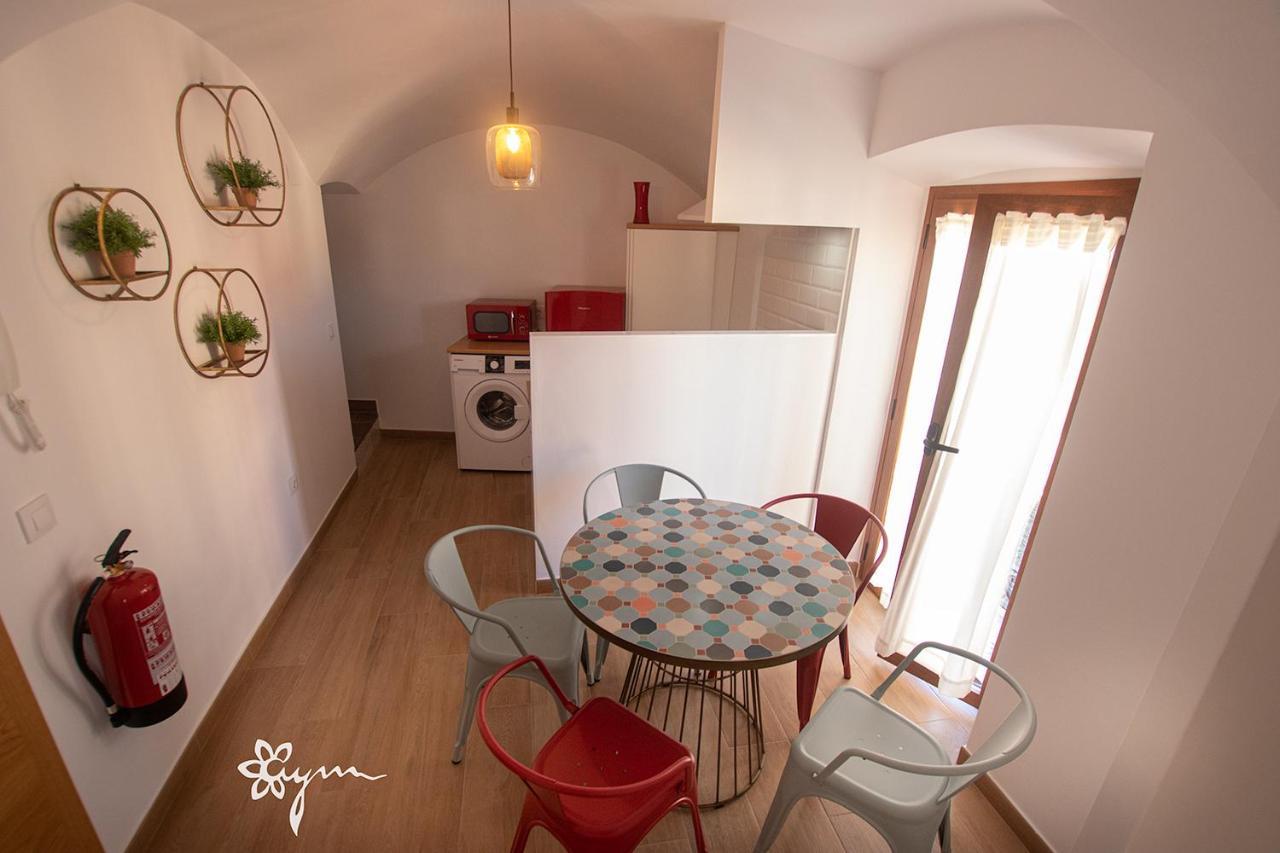 Apartamentos Turisticos Abrilymarzo Caceres Luaran gambar