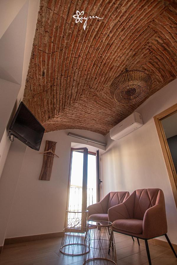 Apartamentos Turisticos Abrilymarzo Caceres Luaran gambar