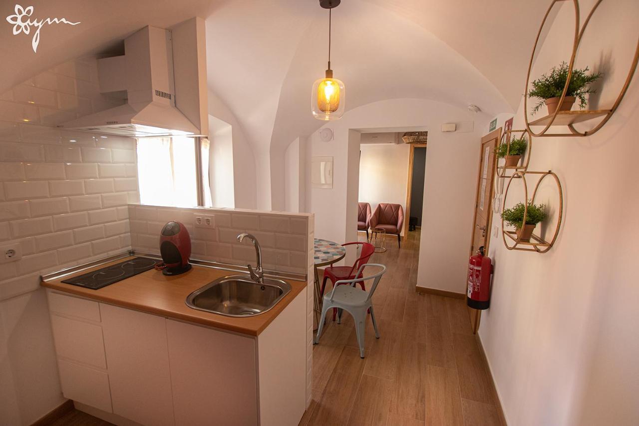 Apartamentos Turisticos Abrilymarzo Caceres Luaran gambar